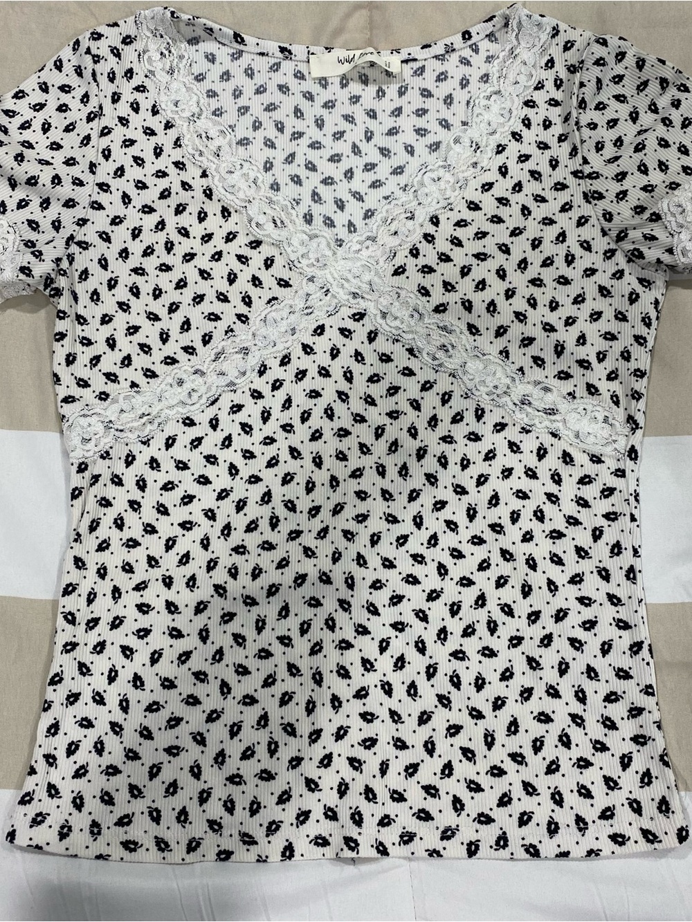 Lace-Trim White Short Sleeve V-Neck Top with Black Floral Dot Print